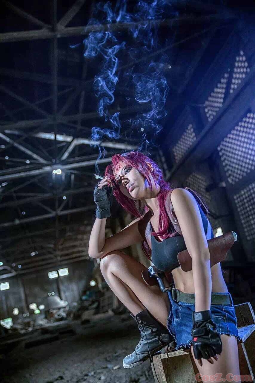 每个人的脚踝都陷于污水中，有些人选择挣脱污水！