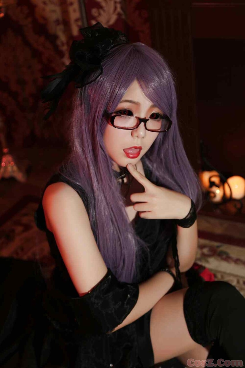 神代利世黑礼服