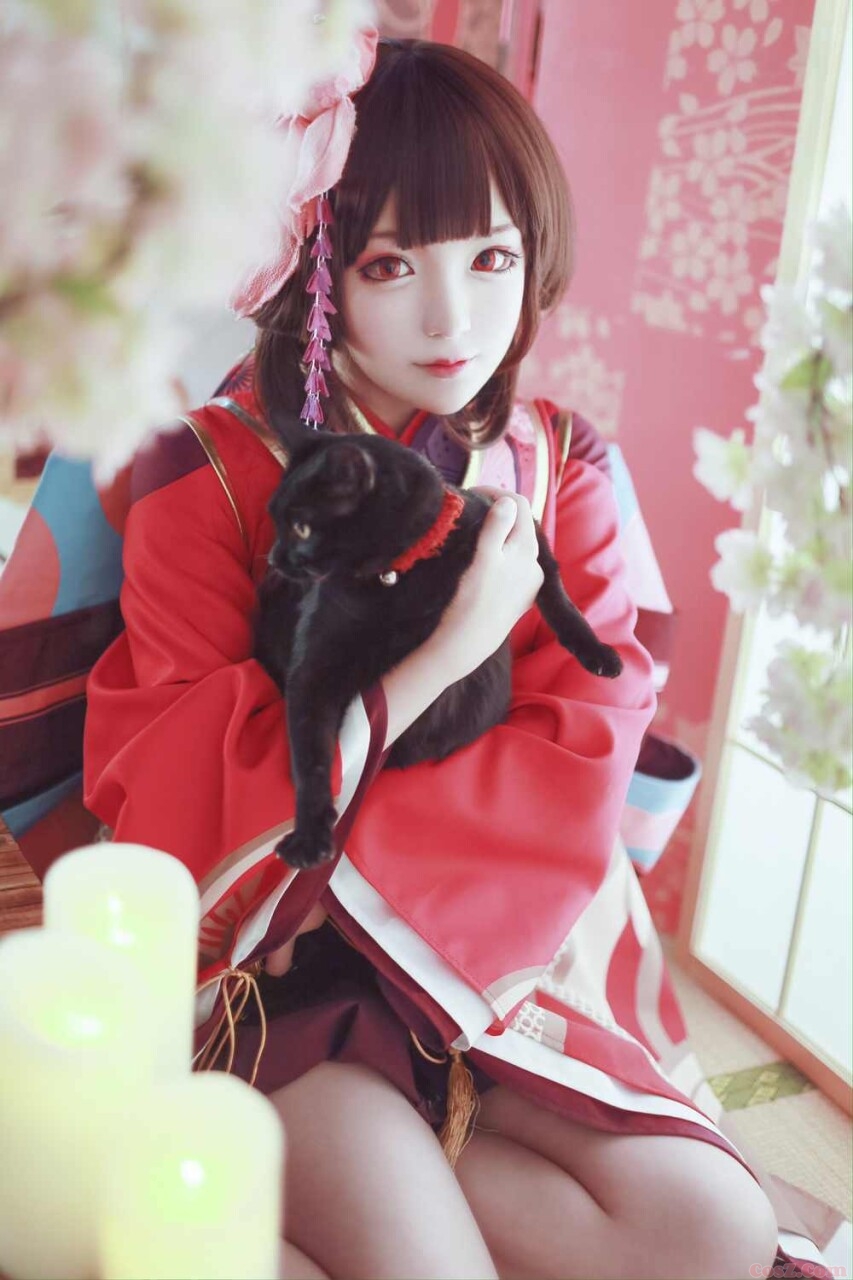 阴阳师神乐旗袍女仆一样但是血轮眼突出了她很可爱！