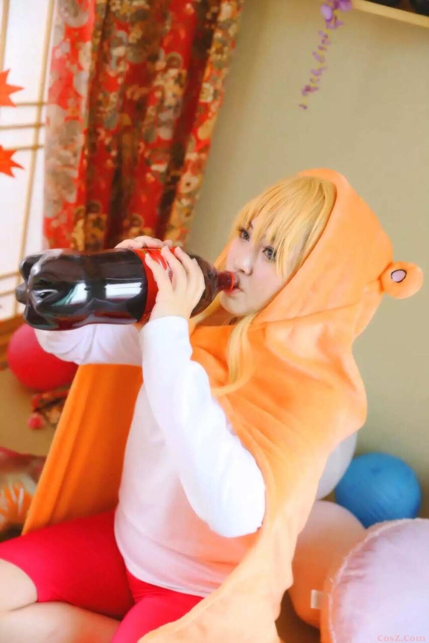 你见过喝可乐的萝莉但是你见过对瓶吹可乐的萝莉吗？