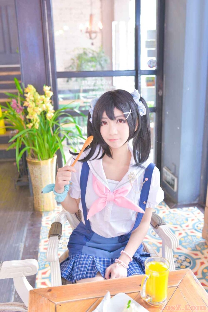 你见过穿着学生装还是粉丝袜而且那么还漂亮的女仆嘛！